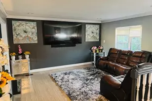 304 E Gordon Street E, Sterling, VA 20164 - Photo 5