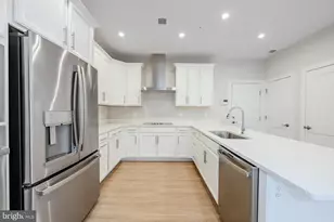 20328 Newfoundland Sq, Ashburn, VA 20147 - Photo 11