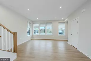 20328 Newfoundland Sq, Ashburn, VA 20147 - Photo 9