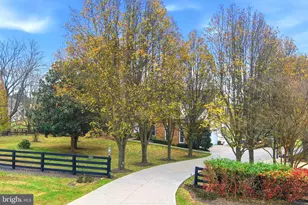 15700 Trapshire Ct, Waterford, VA 20197 - Photo 3