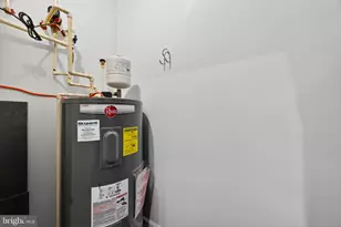 21630 Hawksbill High Cir, Sterling, VA 20164 - Photo 37