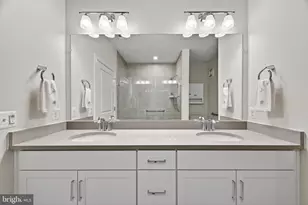 21630 Hawksbill High Cir, Sterling, VA 20164 - Photo 27