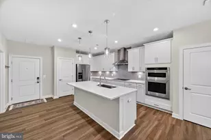 21630 Hawksbill High Cir, Sterling, VA 20164 - Photo 13