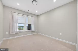 21630 Hawksbill High Cir, Sterling, VA 20164 - Photo 25