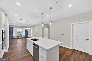 21630 Hawksbill High Cir, Sterling, VA 20164 - Photo 15