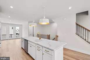 42121 Picasso Sq, Ashburn, VA 20148 - Photo 9