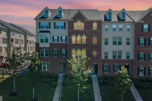 25890 Racing Sun Dr, Aldie, VA 20105 - Photo 1