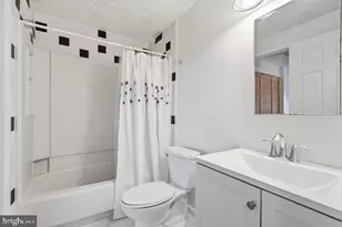 739 Brethour Ct, Sterling, VA 20164 - Photo 19