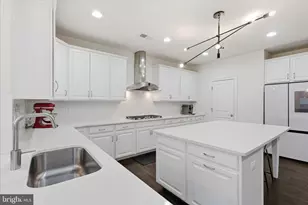 23698 Heather Mews Dr, Ashburn, VA 20148 - Photo 15