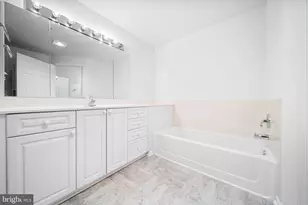 19360 Magnolia Grove Square, Leesburg, VA 20176 - Photo 5