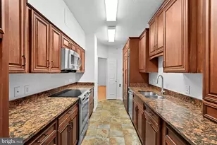 19375 Cypress Ridge Terrace, Leesburg, VA 20176 - Photo 7