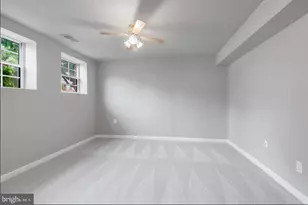 46607 Carriage Ct, Sterling, VA 20164 - Photo 9