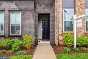 20941 Bluebird Sq, Sterling, VA 20165 - Photo 3