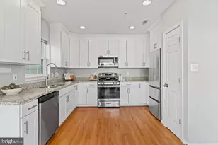 25450 Upper Clubhouse Dr, Chantilly, VA 20152 - Photo 11