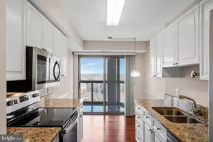 19385 Cypress Ridge Terrace, Leesburg, VA 20176 - Photo 7