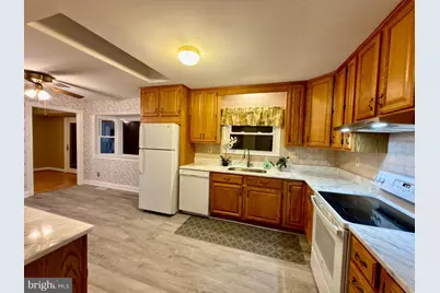 905 W Poplar Road, Sterling, VA 20164 - Photo 9