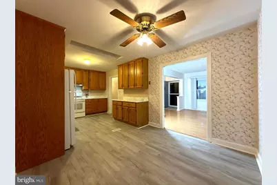 905 W Poplar Road, Sterling, VA 20164 - Photo 17