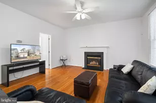 20913 Solomons Ct, Sterling, VA 20165 - Photo 9