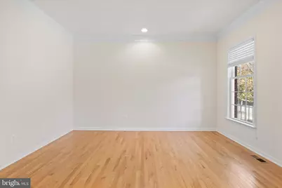 25209 Eisenhower Drive, Chantilly, VA 20152 - Photo 3