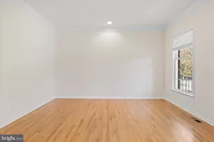 25209 Eisenhower Dr, Chantilly, VA 20152 - Photo 3