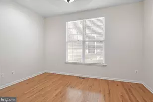 25209 Eisenhower Dr, Chantilly, VA 20152 - Photo 9