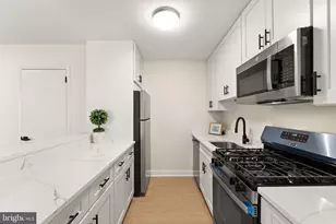 125 Clubhouse Dr SW, Leesburg, VA 20175 - Photo 3