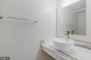 203 Greenfield Ct, Sterling, VA 20164 - Photo 5