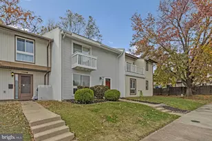 203 Greenfield Ct, Sterling, VA 20164 - Photo 3