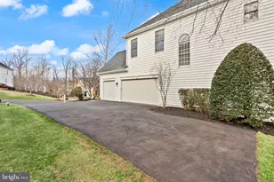 24126 Lenah Woods Pl, Aldie, VA 20105 - Photo 5