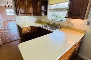 221 S Maple Ave, Purcellville, VA 20132 - Photo 5