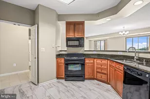 19355 Cypress Ridge Terrace, Leesburg, VA 20176 - Photo 13