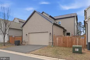 22912 Bubbling Brook Dr, Brambleton, VA 20148 - Photo 39