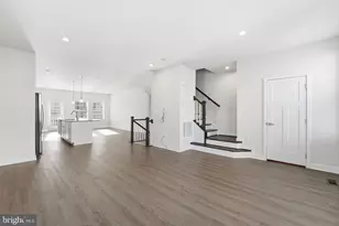 42538 Tiber Falls Sq, Sterling, VA 20166 - Photo 11