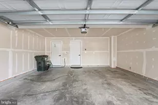 42538 Tiber Falls Sq, Sterling, VA 20166 - Photo 33