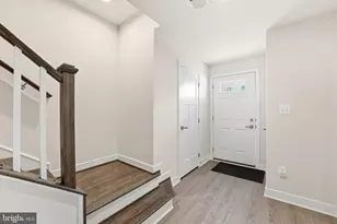 42538 Tiber Falls Sq, Sterling, VA 20166 - Photo 3