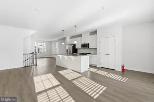 42538 Tiber Falls Sq, Sterling, VA 20166 - Photo 7