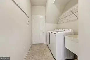 25429 Carrington Dr, Chantilly, VA 20152 - Photo 19