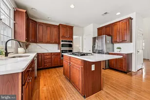 25429 Carrington Dr, Chantilly, VA 20152 - Photo 11