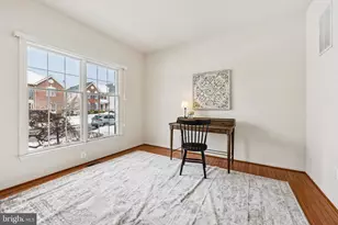 25429 Carrington Dr, Chantilly, VA 20152 - Photo 5