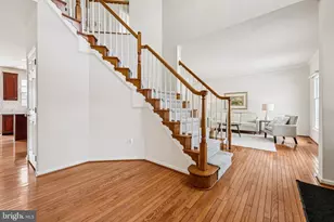 25429 Carrington Dr, Chantilly, VA 20152 - Photo 3