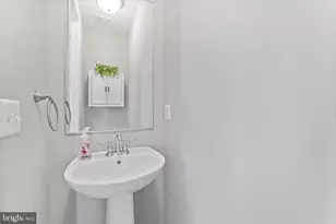 20433 Savin Hill Dr, Ashburn, VA 20147 - Photo 9