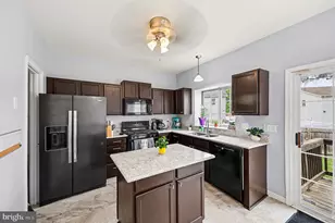 122 Carnaby Way NE, Leesburg, VA 20176 - Photo 3