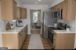 10217 McKean Ct, Great Falls, VA 22066 - Photo 9