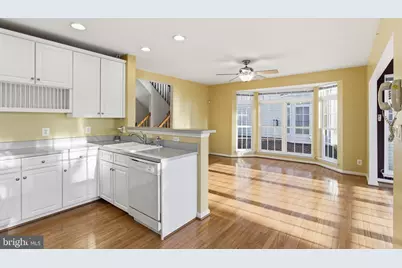 18544 Pineview Square, Leesburg, VA 20176 - Photo 13