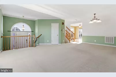 18544 Pineview Square, Leesburg, VA 20176 - Photo 9