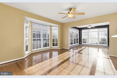 18544 Pineview Square, Leesburg, VA 20176 - Photo 11