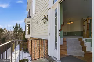 18544 Pineview Square, Leesburg, VA 20176 - Photo 5