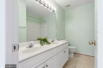 18544 Pineview Square, Leesburg, VA 20176 - Photo 25