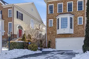 18544 Pineview Square, Leesburg, VA 20176 - Photo 35