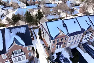 18544 Pineview Square, Leesburg, VA 20176 - Photo 33